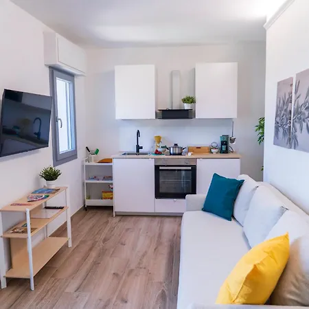 Gradisca Sea & Hills View In شقة